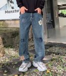 Indigo blue jeans with flower embroidery