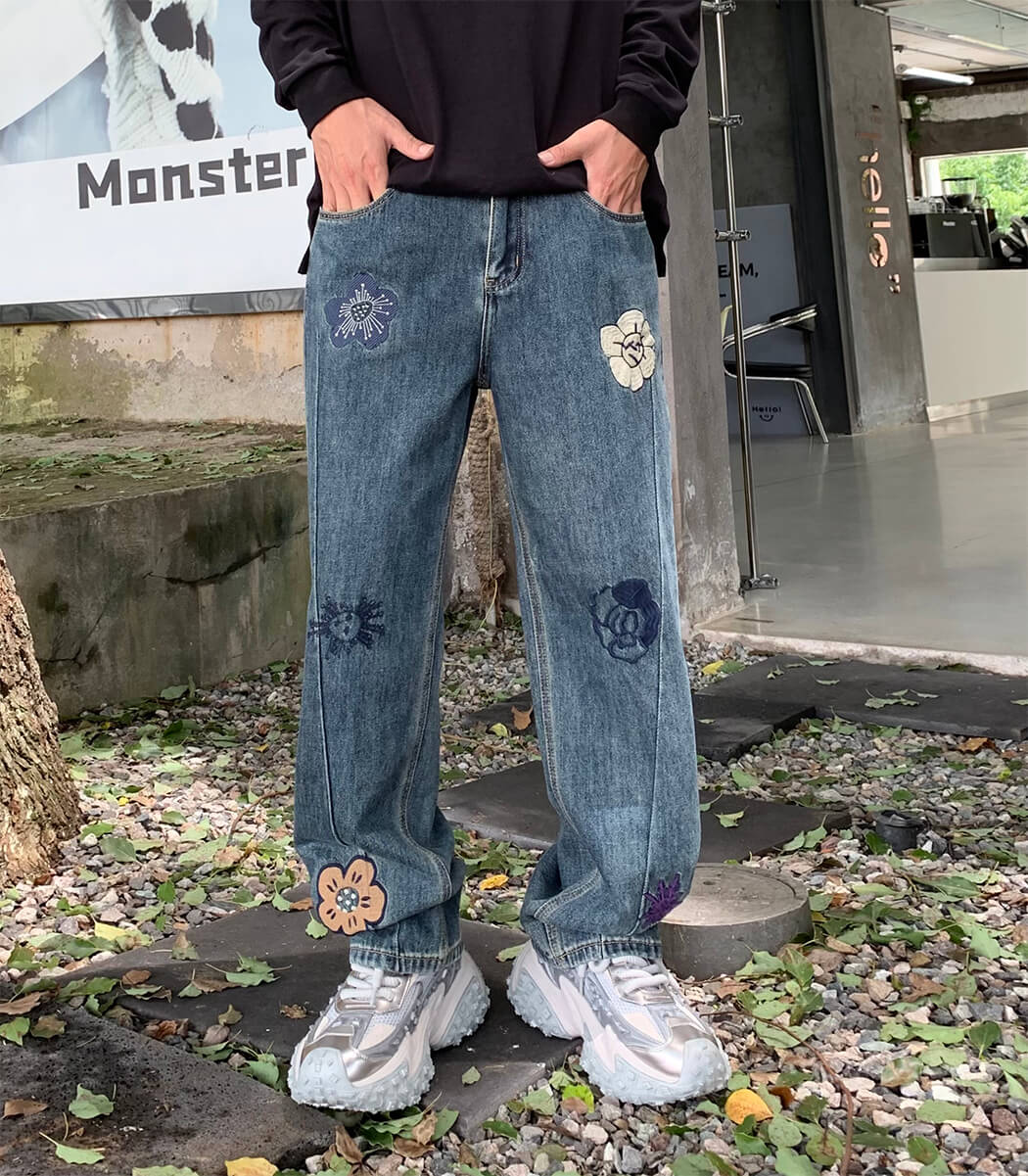Indigo blue jeans with flower embroidery Indigo blue jeans with flower embroidery
