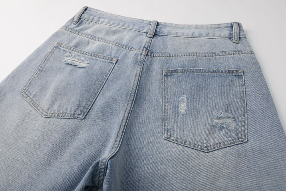 ripped on pocket denim shorts